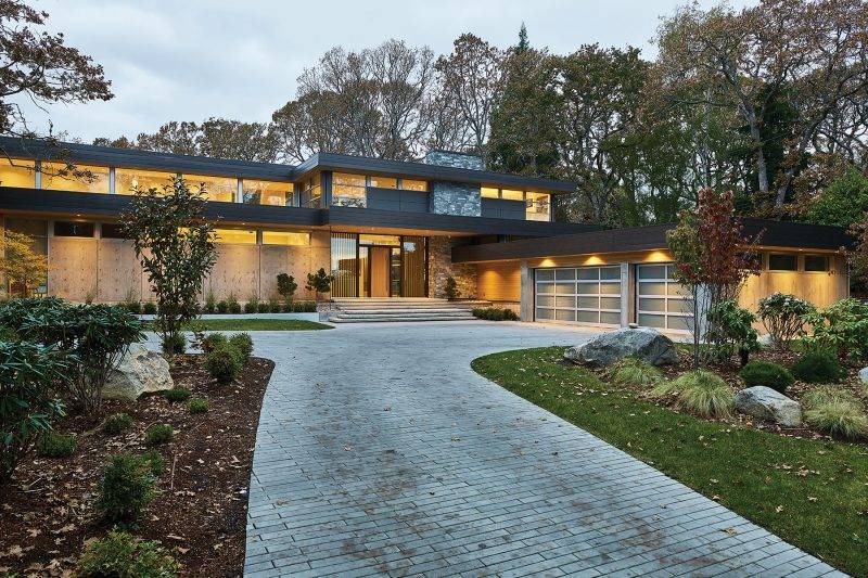 Exterior of the front of a modern Oak Bay build