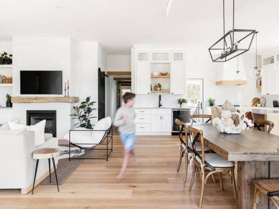 Farmhouse Reimagined - Spruce Winter Reno Issue 2022/2023